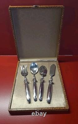 Magnifique ancien service à mignardises argent massif minerve