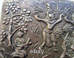 Magnifique et ancienne boite décorée en argent massif Siam Thailande 19e