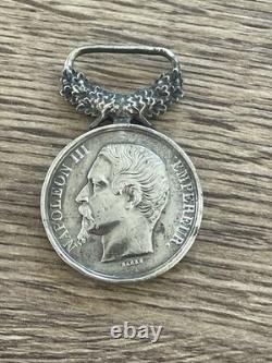 Médaille ancienne en argent massif Actes de dévouement 1855 Napoléon