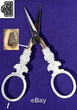 NACRE PALAIS ROYAL ancien nécessaire de couture à coudre antique sewing scissors