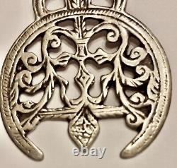 Pendentif de mariage ancienne argent massif à décor ajouré. Travail Tunisien