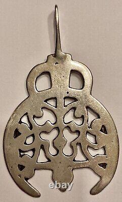 Pendentif de mariage ancienne argent massif à décor ajouré. Travail Tunisien