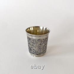 Petit gobelet à vodka ancien en argent massif russe niellé et vermeil XIXe
