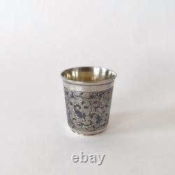 Petit gobelet à vodka ancien en argent massif russe niellé et vermeil XIXe