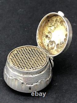 RARE jolie ancienne petite BOITE VINAIGRETTE PENDENTIF XIXe ARGENT MASSIF parfum