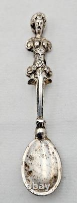 Rare Ancienne Cuillere En Argent Massif Decor Personnage