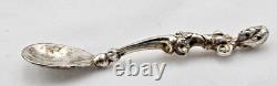 Rare Ancienne Cuillere En Argent Massif Decor Personnage