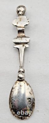 Rare Ancienne Cuillere En Argent Massif Decor Personnage