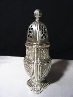 Saupoudreuse en argent massif balustre ancienne sur piédouche à décor ange putti