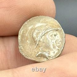 Très ancienne pièce romaine ancienne en argent massif avec visage roi