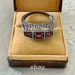 Véritable RUBIS, TRILOGIE ARGENT MASSIF, CISELURE, BELLE BAGUE ANCIENNE Véritable RUBIS, TRILOGIE ARGENT MASSIF, CISELURE, BELLE BAGUE ANCIENNE